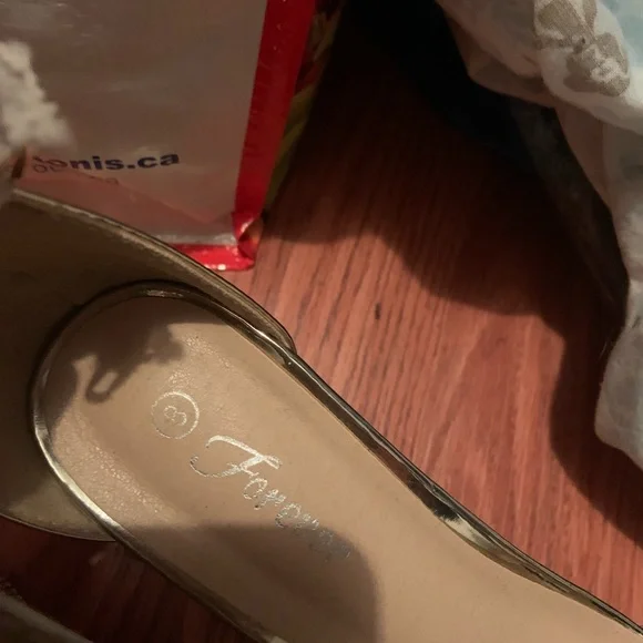 Sandals - Picture 3 of 4